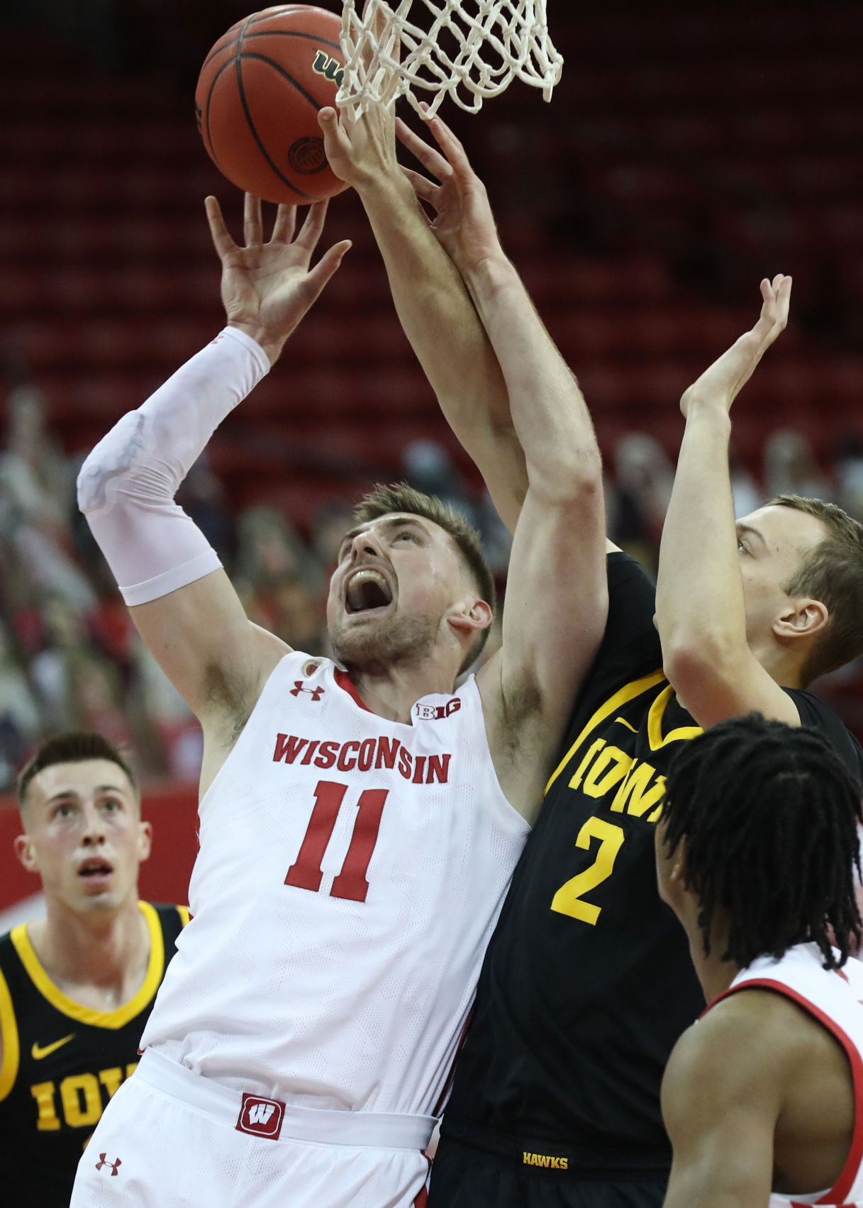 Iowa 77, UW 62